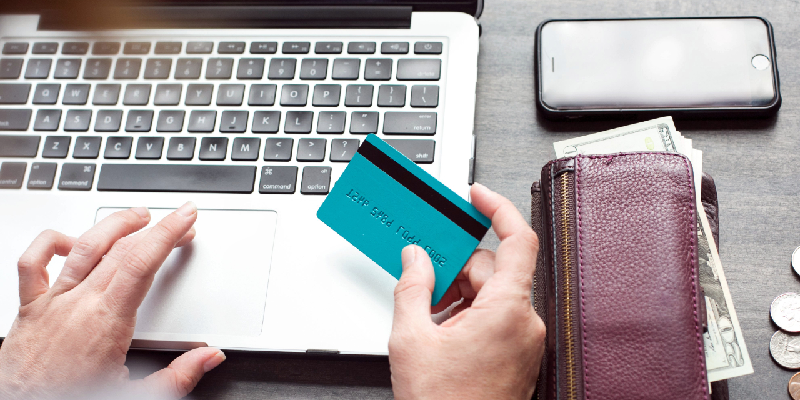 What are the benefits of starting an online marketplace business?